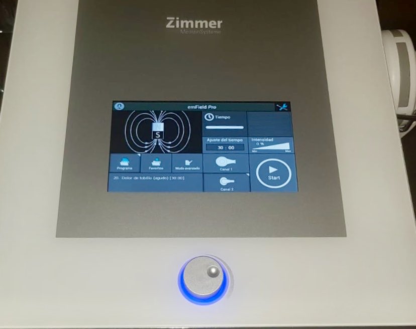 primfisio's tweet photo. Nuestro equipo comercial no para de formarse. Hoy en nuestra sede de Madrid, aprendiendo sobre la terapia inductiva de alta energía #EmfieldPro de #Zimmer https://t.co/KZqrALtuph