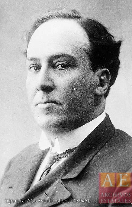 Hace 80 años, #TalDíaComoHoy murió #AntonioMachado en el #exilio. @ArchivosEst se une al recuerdo de su memoria. En las imágenes: un retrato y una solicitud para una cátedra de francés del #AGA y una carta dirigida a Manuel Azaña del #AHN. Más en #PARES 👉https://bit.ly/2adY57B
