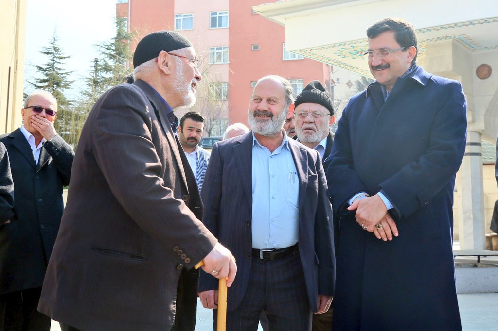 kbbmustafaak's tweet photo. Eda ettiğimiz Cuma namazı sonrası Tepebaşı Asım Köksal Camii cemaati ve mahalle sakinlerimizle hasbihal ettik.

Hayırlı Cumalar https://t.co/zw0u0djlWM