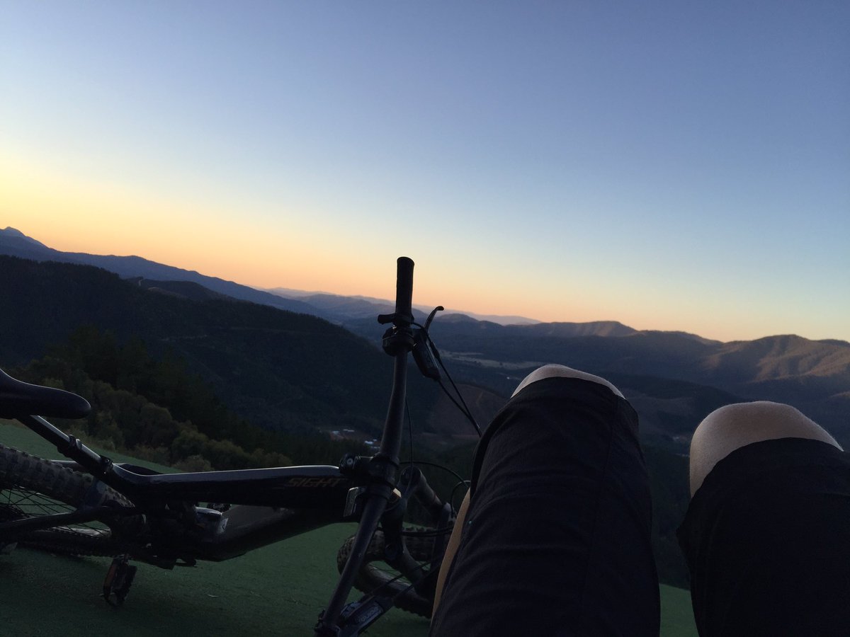 FlightActive's tweet image. When we don’t fly, we ride #bikes up to the top of the #mountains beautiful #sunset tonight #mountainbiking #photography #outdoors