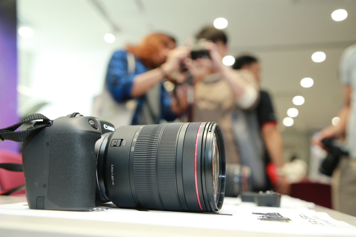 bkktk1's tweet photo. นิฐิวัฒน์ วัจนวรานันท์ หัวหน้ากลุ่มผลิตภัณฑ์ แคนนอน เปิดตัวCanon EOS RPน้ำหนัก 485 กรัม เล็ก และเบาที่สุด ความละเอียด26.2ล้านพิกเซล พร้อมเปิดตัวเลนส์ RF พร้อมกันถึง 6 รุ่น เริ่มวางจำหน่ายต้นเดือนมีนาคมเป็นต้นไป
#เจซีแอนด์โคพับลิครีเลชั่นส์ – JC&CO PUBLIC RELATIONS #JCPR https://t.co/HPKR2Nc5fi