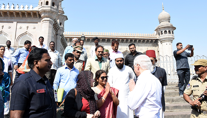 The United States Ambassador to India, Mr. Kenneth Ian Juster visited the heritage monuments of #Charminar & #MeccaMasjid in Hyderabad.
#HeritageTelangana #KennethIJuster #USAmbassadortoIndia #IncredibleIndia #TaramatiPremamati @USAmbIndia @USCGHyderabad @USAndIndia @Director_DHT