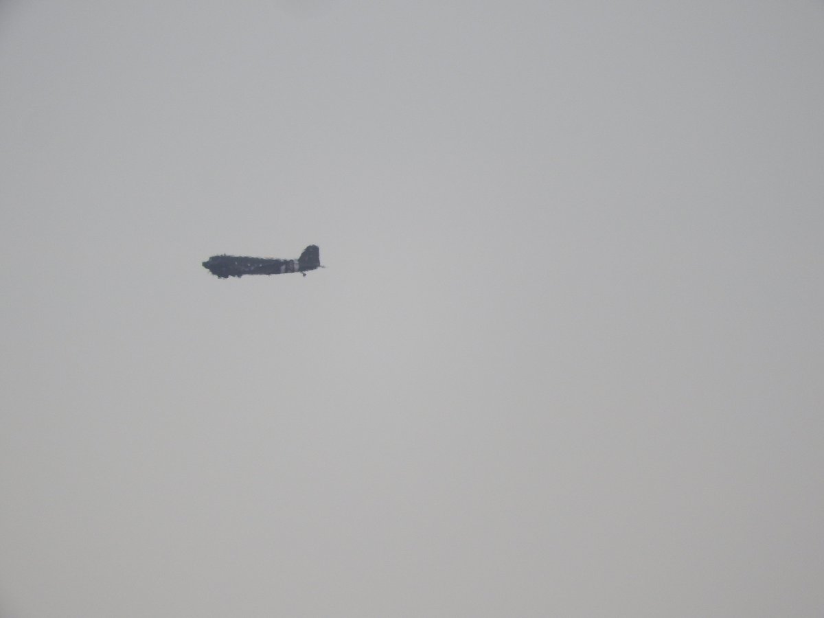 Mightychub's tweet photo. #Sheffield we have some heavies with top cover for you @48FighterWing @RAFConingsby @DanielCMartin1 @RoutledgeSteve @SteveDunnHQ @Zac_Hinchcliffe What a turn out by the fly boys & the people of Sheffield. #lestwegorget #GetTonyAFlypast #MiAmigo75th @RAFBBMF Dakota @BBMF_Ernie93 https://t.co/ov6a2hz4P8