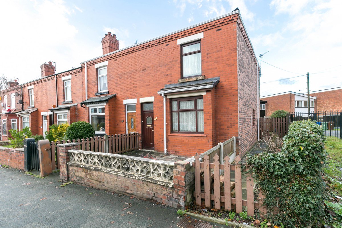 reganhallworth's tweet image. For Sale: Beech Hill Lane, Beech Hill, WN6 7SD | Asking Price £89,995

A generously sized, #bayfronted #endterrace providing a #sizeable 1092 SQFT of #livingspace.

Click the link to see more about this property reganandhallworth.com/property-detai…