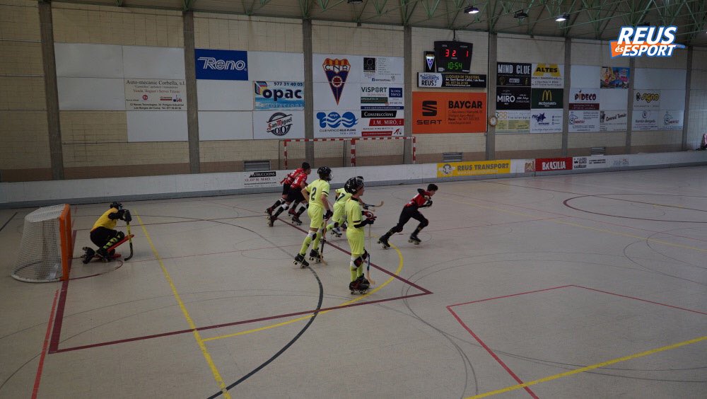 ReusEsport's tweet photo. Aquest matí, s'ha donat el tret de sortida a la Minicopa d'hoquei patins masculina i femenina que s'està duent a terme simultàniament a les instal·lacions del @ReusDeportiu i @reusploms 🏑 Molta sort a tots els equips! 👏 #MiniCopaOKM #MiniCopaOKF https://t.co/RtCejh7tsF