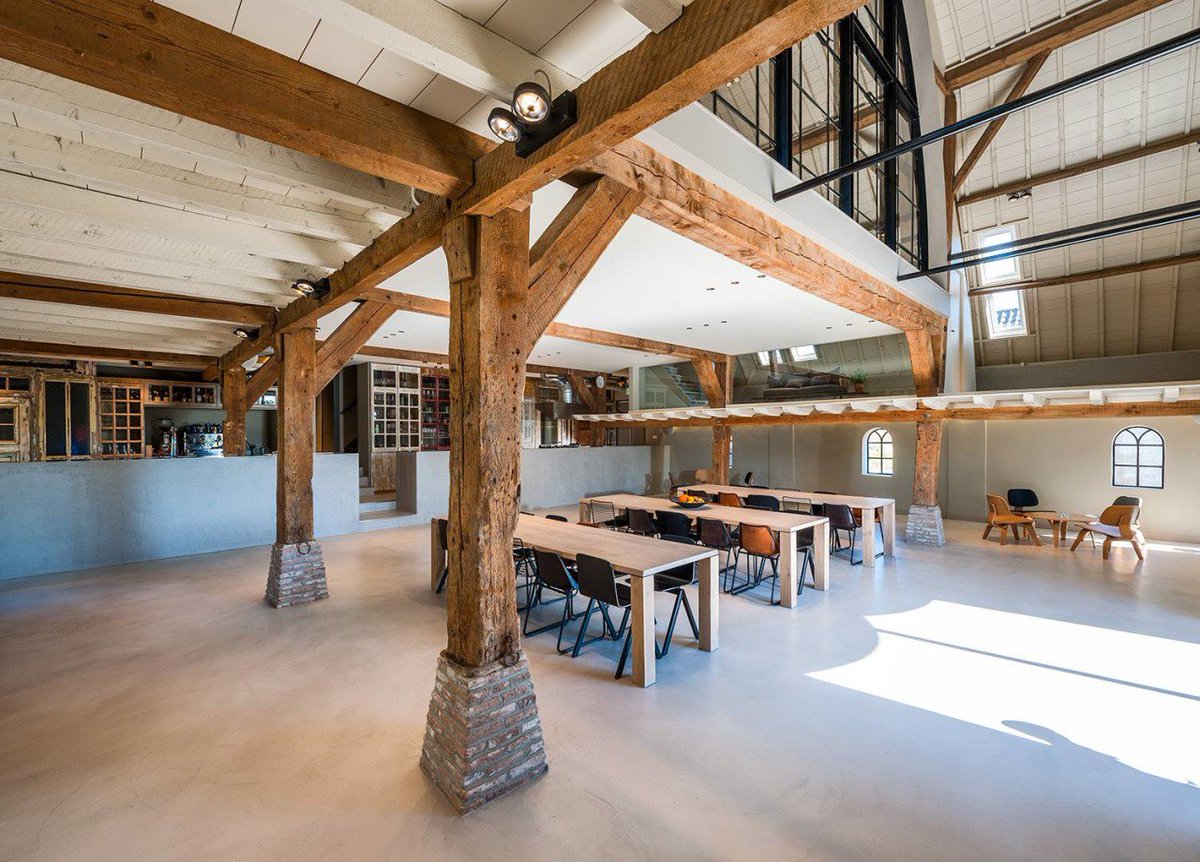 VRIJ in Culemborg is een modern verbouwde boerderij op een voormalig fruitbedrijf, op een prachtige locatie aan de Lek. Met een warme, persoonlijke service is een ding zeker: naar deze adembenemend mooie plek zul je nog lang willen terugkeren! bit.ly/2E5sYZl