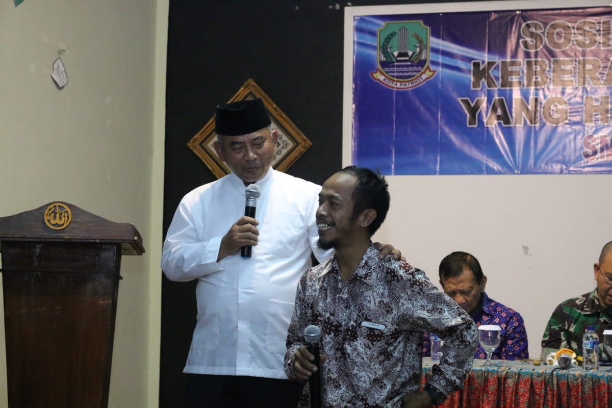 Rahmat_Effendi_'s tweet photo. Menghadiri acara sosialisasi toleransi keberagaman Kota Bekasi yang harmonis di SMAN 5 Kota Bekasi. https://t.co/uO6WUE7bGr