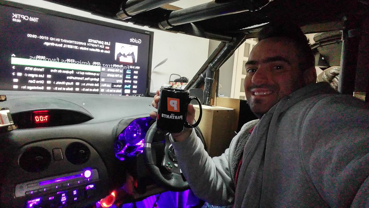 EBRso's tweet photo. En direct de mon simulateur de course prêt pour une autre bonne émission des #LesPartants ! Bonne journée guys! @TVASports @LesPartants https://t.co/Xl8IBjLc4p