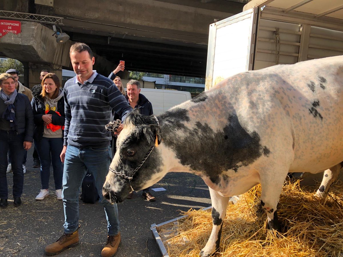 Salondelagri's tweet photo. Ça y est Imminence est arrivée sur le #SIA2019 ! Elle a déjà hâte de vous retrouver dès demain ! 😁 https://t.co/3QTxH4I3Kw