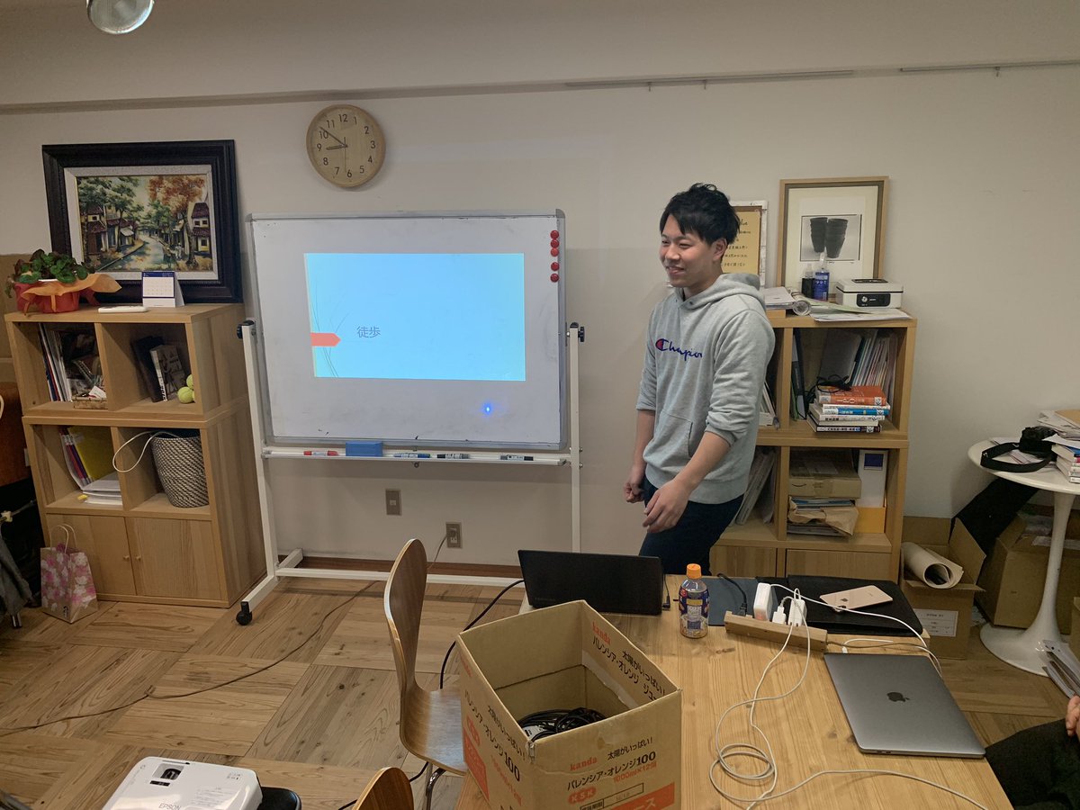 金曜講座！

一つのテーマについてとことん考えまくったプレゼン。

高貴なお遊びをする感覚で、全員が自分の創造力を爆発させて楽しんでいます！

今回のまとめ
1.財布
→財布は「第2の心」である。

2.フランス
→画像参照。

3.徒歩
→徒歩は「価値ありき」

#プレゼンテーション
#サードクラス