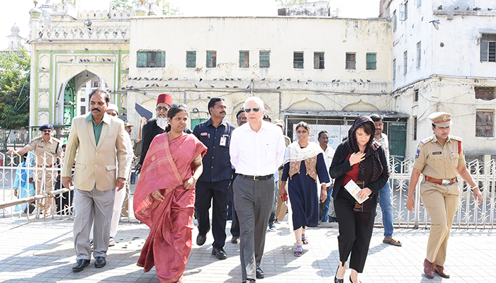 Director_DHT's tweet photo. It was a pleasure for us to host the US Ambassador to India, Mr.Kenneth Ian Juster, during his visit to Charminar and Mecca Masjid, in Hyderabad on February 21st, 2019. #HeritageTelangana #Charminar #USAmbassadortoIndia #MeccaMasjid @USAmbIndia @USCGHyderabad @USAndIndia https://t.co/CcKO1Q1Oec