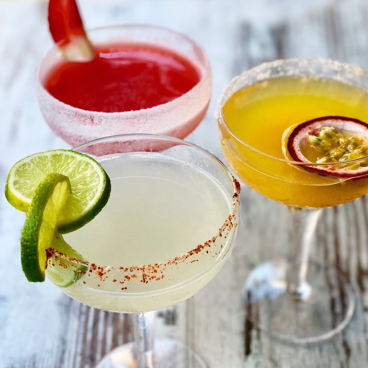 MARGARITAS FOR EVERYONE 😘
Happy National Margarita Day to one &amp; all! This wow delicious #cocktail is made from three key ingredients #tequila #freshlime &amp; #triplesec 💥
#nationalmargaritaday #margaritaville #weknowhowtodoit #moletacobarpopup #moletacobar #mexicancocktails