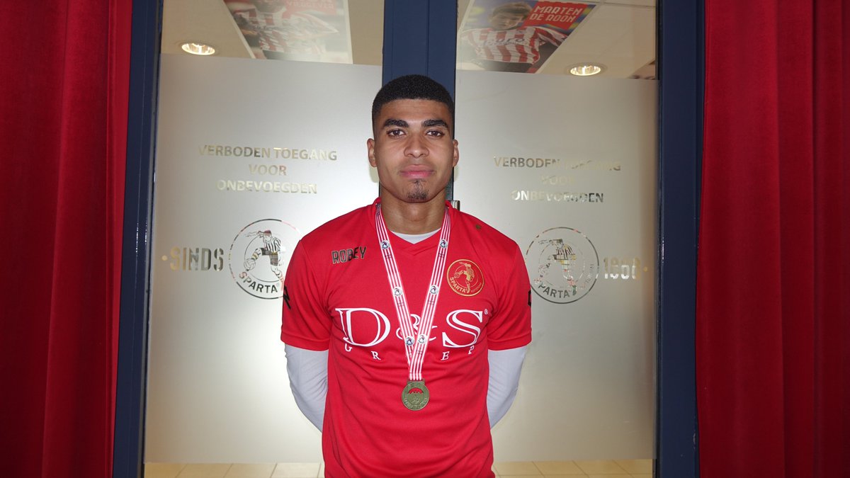 Over drie weken is het zover; de Sparta FunRun op 15 maart! Een uniek hardloopevenement door en rond Het Kasteel van <a href="/SpartaRotterdam/">Sparta Rotterdam</a> voor het goede doel! Loop mee en kom op unieke plekken, waar alleen de spelers mogen komen. Laros Duarte ontving vandaag alvast zijn medaille!