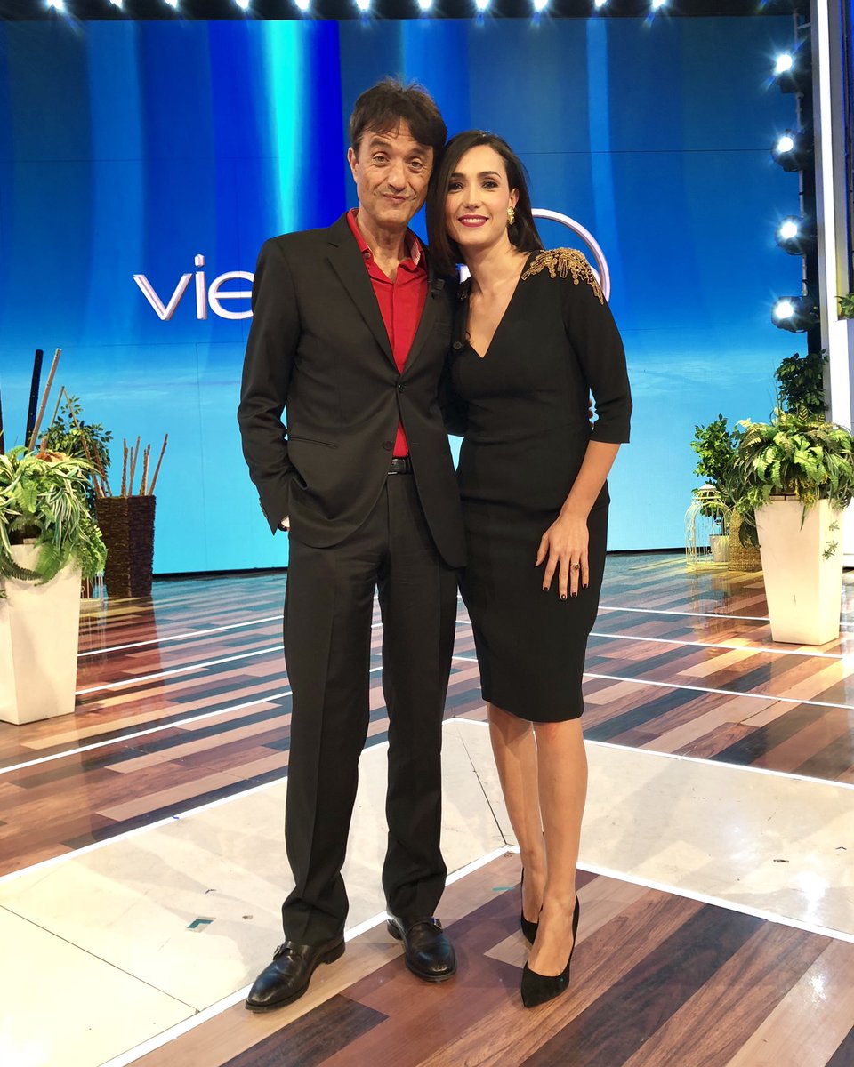 caterinabalivo's tweet image. Vi aspetto tra poco su Raiuno per chiudere in bellezza la settimana di @vienidameRai 😊Partiamo con la cassettiera di @GiulioBase, poi verranno a trovarci @AndreasMuller96 e Catena Fiorello. 
Seguiteci e commentate con #VieniDaMe 😘