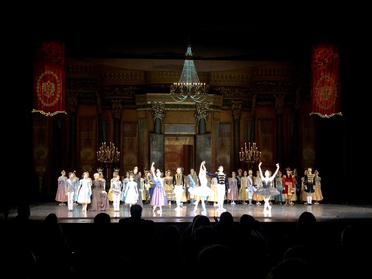 bugsburnett's tweet photo. BRAVO! Opening night Standing O for revered Polish National Ballet tour de force performance of #Tchaikovsky’s immortal #SwanLake @GrandsBallets to Mar 2. A Must-See. #Grandsballets #Lacdescygnes https://t.co/AaYcXPIuDx
