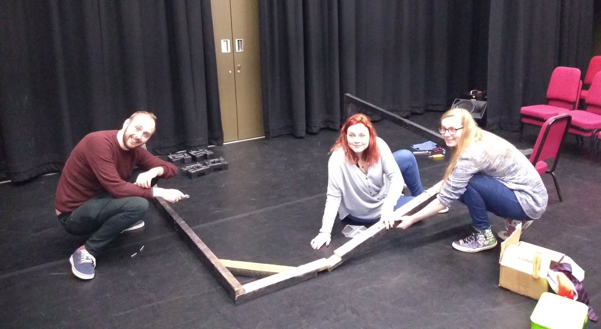 blowfishtheatre's tweet photo. Build the frame! Build the frame!
#TrumpTheMusical
#SimpleSet
@ArtsatOFS @Alphabetti https://t.co/UcvNo4O0Ki