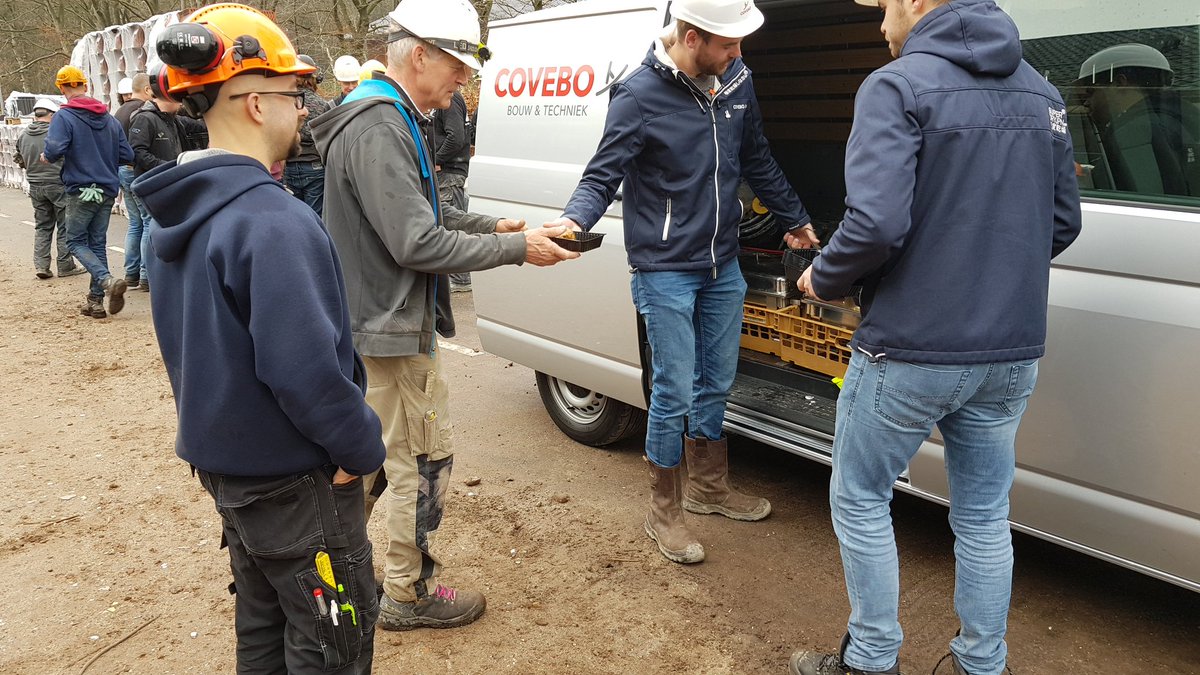 MarcoSevink's tweet photo. De mannen op ons project #DeGroeneHoogte in #Soesterberg hebben genoten van de gehaktballen van #Covebo Bedankt namens #Heilijgers https://t.co/jpNSbAes6H
