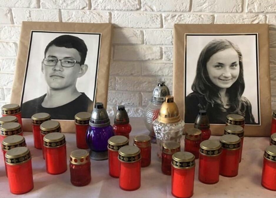 Ján Kuciak era un giornalista d'inchiesta che si occupava dei rapporti tra 'ndrangheta, imprenditoria e politica in Slovacchia. È stato ucciso insieme alla sua fidanzata un anno fa. Difendere il lavoro dei giornalisti significa difendere la possibilità di verità nel nostro mondo.