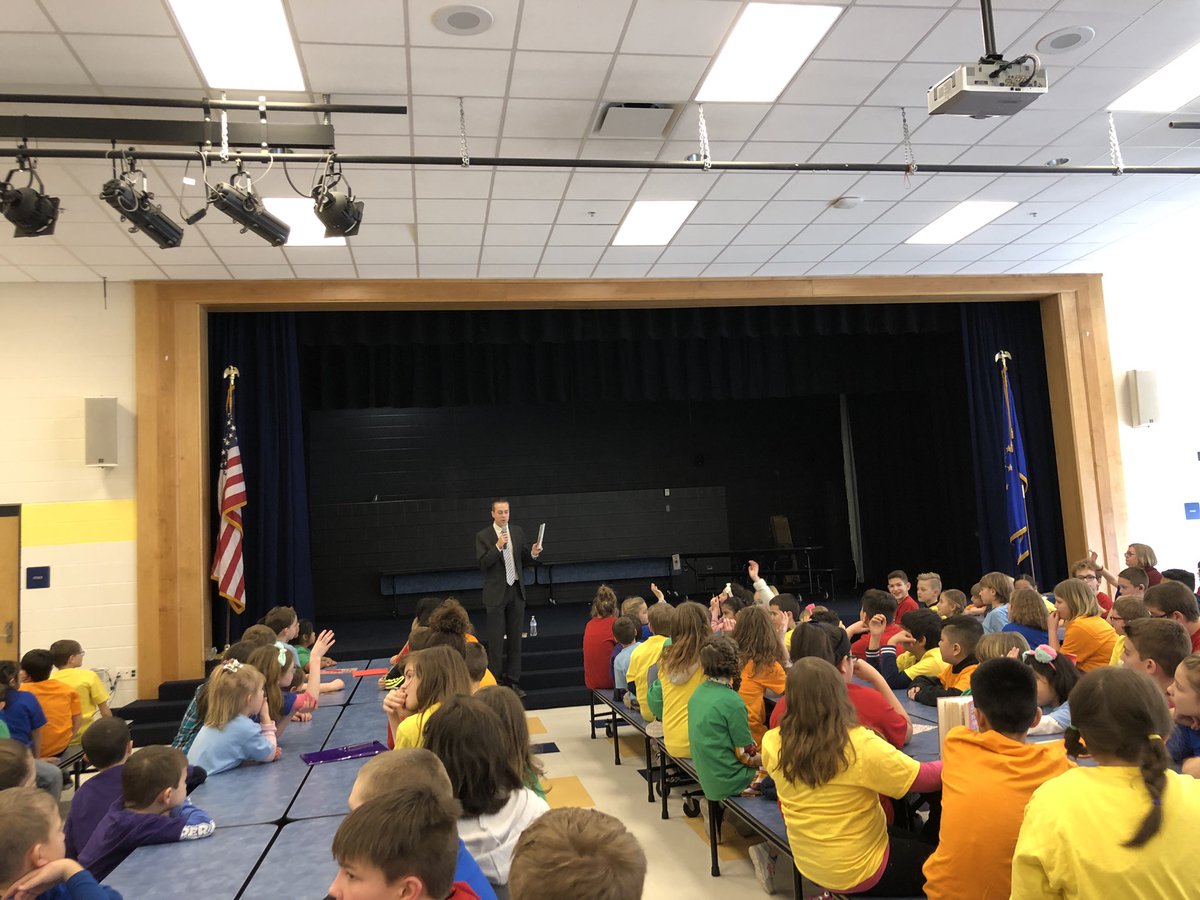Sher_Snow's tweet photo. Thank you @dahoffert for sharing your love of reading with us! @wcs_jefferson #familygroups #readingrocks #WCSMission https://t.co/oAvqWHNz7A