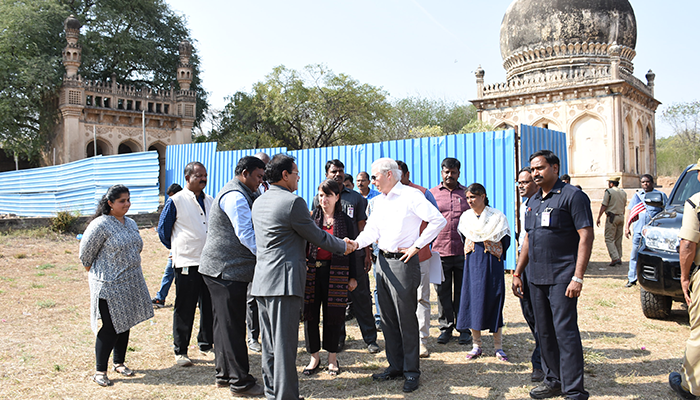 The United States Ambassador to India, Mr. Kenneth Ian Juster visited the grand mausoleum complex of #QutbShahiTombs in Hyderabad.
#QutbShahiTombs #KennethIJuster #USAmbassadortoIndia #TaramatiPremamati @USAmbIndia @USCGHyderabad @USAndIndia @tsdamindia @Director_DHT