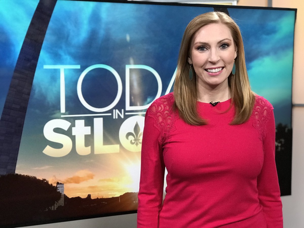 reneknottsports's tweet photo. You know what... @JennSullivanTV brings a lot happiness to #TISL. She is ALWAYS smiling... always! 😊 #FridayFriendly https://t.co/HjkRwg25tR