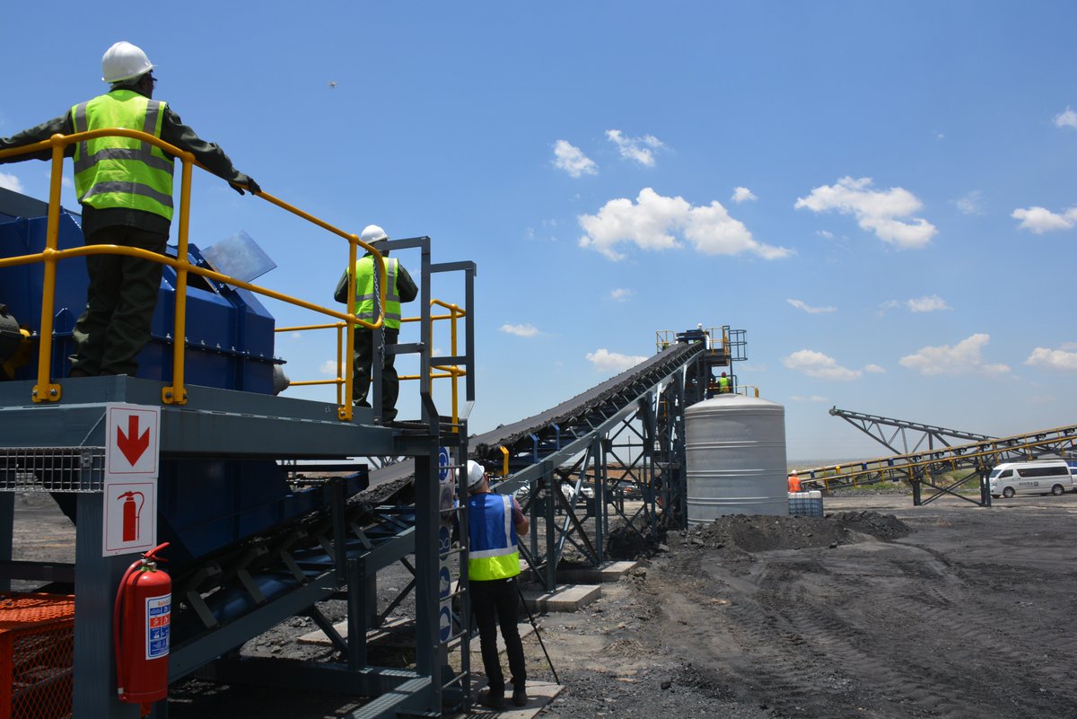 Mintek_RSA's tweet photo. #FlashBackFriday to when @Mintek_RSA launched its pilot X-Ray
Transmission (XRT) plant at Vlakfontein opencast thermal coal mine near
Ogies in Mpumalanga Province in 2016. The XRT demonstrated the scope for waterless beneficiation of South African coal. #fbf #coal https://t.co/aNcqCeaPz2