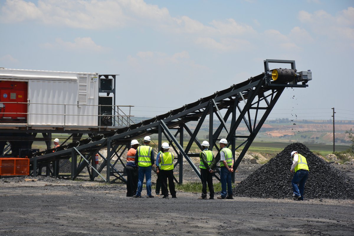 Mintek_RSA's tweet photo. #FlashBackFriday to when @Mintek_RSA launched its pilot X-Ray
Transmission (XRT) plant at Vlakfontein opencast thermal coal mine near
Ogies in Mpumalanga Province in 2016. The XRT demonstrated the scope for waterless beneficiation of South African coal. #fbf #coal https://t.co/aNcqCeaPz2