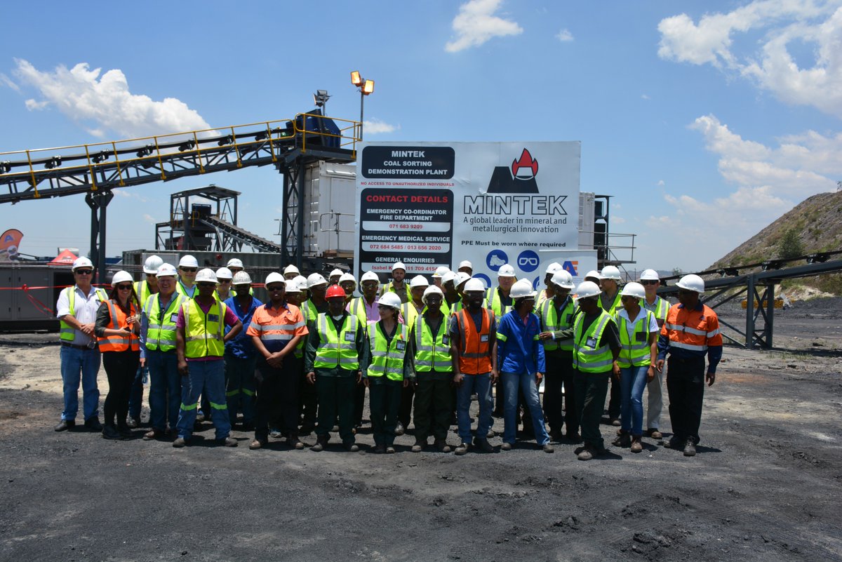 Mintek_RSA's tweet photo. #FlashBackFriday to when @Mintek_RSA launched its pilot X-Ray
Transmission (XRT) plant at Vlakfontein opencast thermal coal mine near
Ogies in Mpumalanga Province in 2016. The XRT demonstrated the scope for waterless beneficiation of South African coal. #fbf #coal https://t.co/aNcqCeaPz2