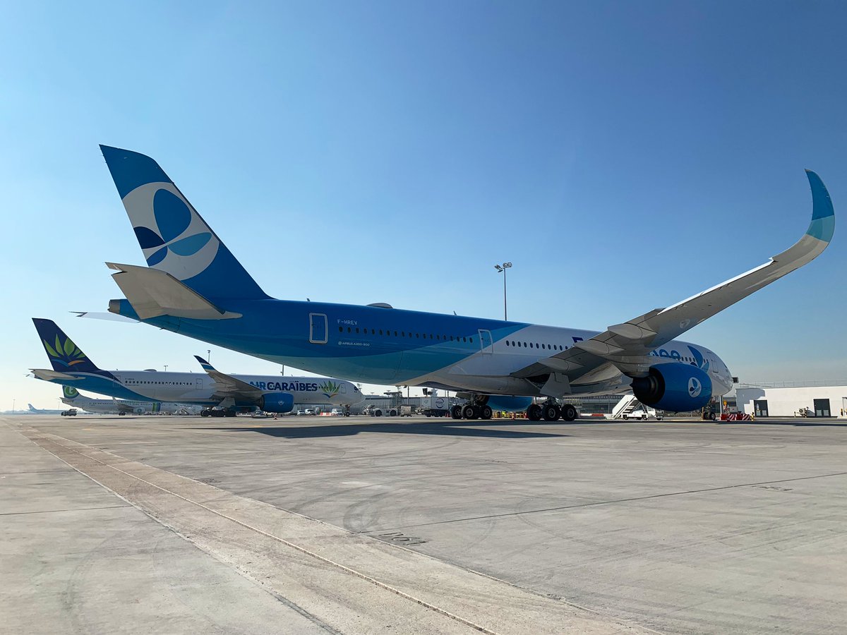 Enrique77W's tweet photo. Spending the afternoon with @flyfrenchbee at Paris Orly Airport checking out their @Airbus A350-900.

Coming up, interview with CEO Marc Rochet. https://t.co/WmeoQNrfBk