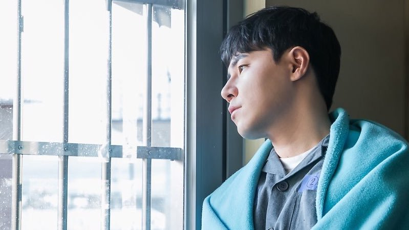 JABSICK2's tweet photo. 근데 사실 한양이도 변호사님 만나는 날만 기다리는 거 아니냐며 ... 교도소에서 창밖 바라보면서 변호사님 만날때까지 며칠 남았는지 세는 유한양 https://t.co/U8PhmOgUot