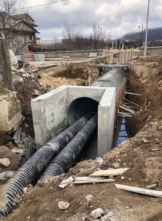 clientiANAS's tweet image. #ANASinforma ricostruzione del ponticello stradale, ripristino del fosso, sistemazione dell’alveo del torrente ‘Bruca’: queste le attività di #Anas su #SP93 (ex #SS110) a Spadola #ViboValentia dopo quanto accaduto dal 3 al 6 ottobre 2018. 

Termine #lavori marzo 2019.