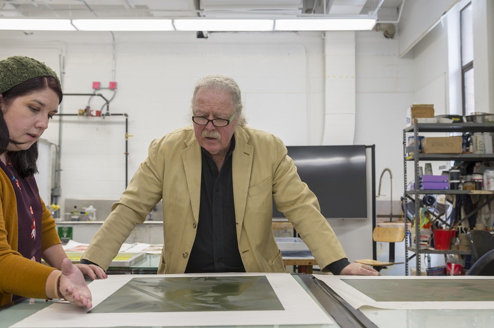 PaleyStudios's tweet photo. #AlbertPaley is working with @RIT_artdesign students for his next print design. #prints #worksonpaper #art #arteduction #design #RIT #ROC Photo Credit: RIT https://t.co/clUt53H66j