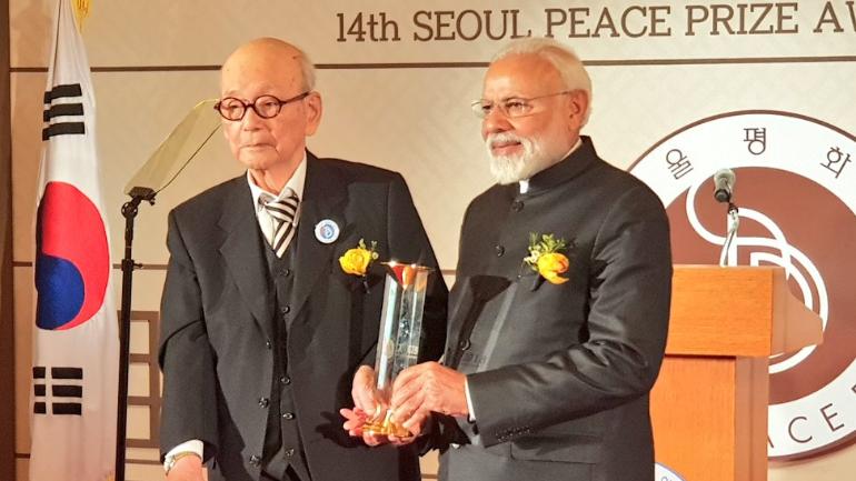 DuteeFan's tweet photo. Congrats Mr. @narendramodi for #SeoulPeacePrize. Its an achievement for #India . https://t.co/3DsFlISW4V