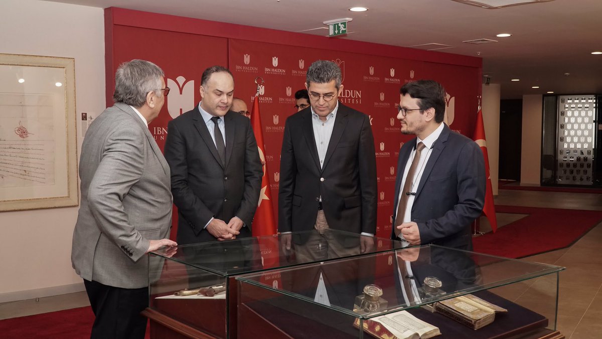 التقى المدير العام لسي إن إن التركية السيد بورا بايراكتار بأكادميينا وسكرتير جامعتنا العام خلال زيارته لجامعتنا اليوم.