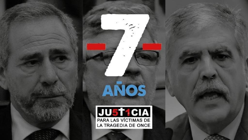 chriscarreras's tweet image. #TragediaDeOnce Julio De Vido #JulioDeVido. #7Años. #52Vidas. Es solo un ejemplo de que la korrupción mata. #PorAlgo pasan las cosas. Pensar que hay personas que insisten en querer ser víctimas de su voto. #DeAcaEnMas, no sea kómplice. #NVM #BuenViernes