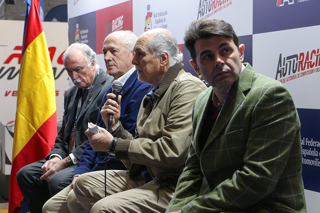 autoracingmad's tweet photo. El protagonismo en el escenario de #AutoRacingMAD y la @RFEdeA  ha sido esta mañana para el Campeonato de vehículos históricos de España @CERVH1 Algunos de sus protagonistas nos han contado lo que nos depara para esta temporada https://t.co/Iu4FxLV7Lk https://t.co/BwRf8HAPq0
