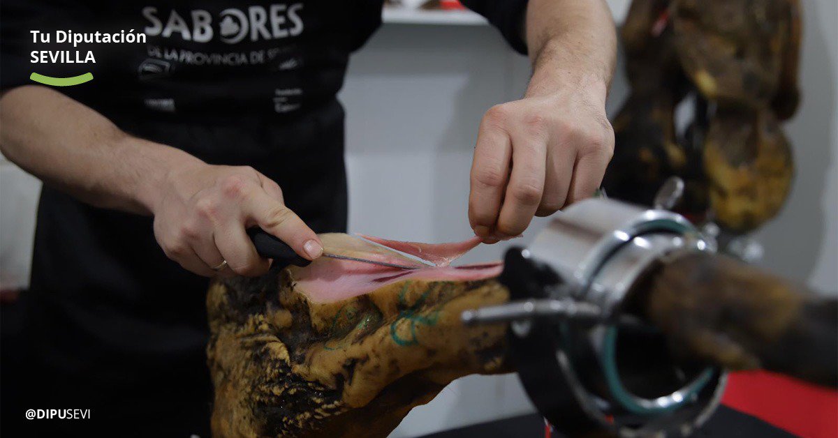 DIPUSEVI's tweet photo. Más de una veintena de pueblos de la #ProvinciaSev participan en esta #MuestraSev, con productos y #cervezas artesanales en 30 expositores que estarán abiertos al público desde hoy hasta el próximo domingo. #MuestraSev #SaboresSev https://t.co/8BUWUq0nDl