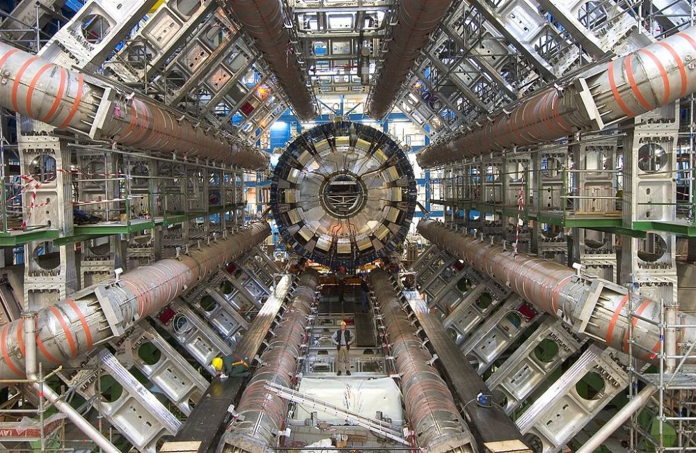 AgenciaFAPESP's tweet photo. Cientistas do #LHC buscam entender a matéria escura: durante a #FAPESPWeekLondon, pesquisador britânico apresentou esforços de equipe internacional para detectar partículas ainda desconhecidas; trabalho de brasileiro foi destaque. Leia em https://t.co/Ek28Frcqsb https://t.co/N1pcsRLCIn