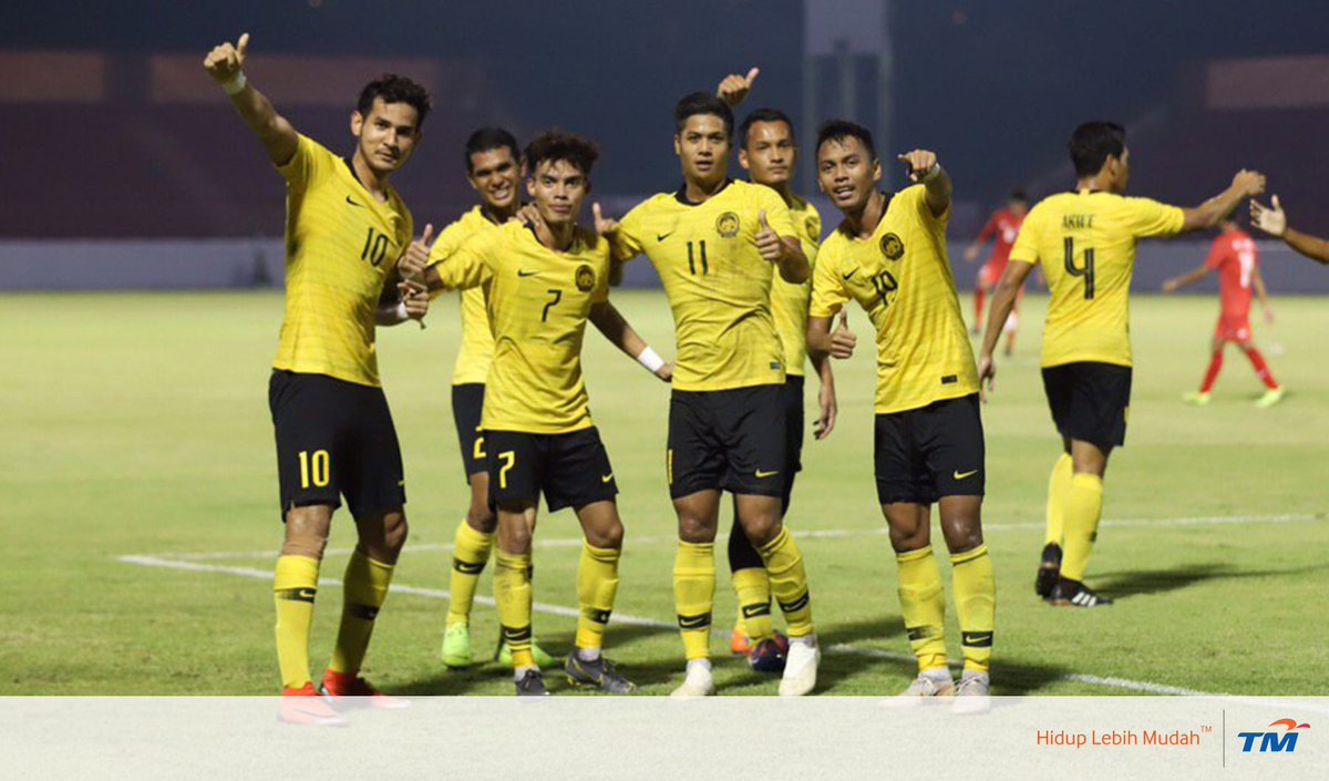 UnifiSports's tweet photo. Hadi Fayyadh sekali lagi muncul wira buat #HarimauMalaya B-22. Jaringan tunggal dia pada minit akhir separuh masa pertama kekal hingga wisel penamat sekaligus meraih kemenangan ke atas #MYA B-22 🇲🇲. 👏🏻 #MASvMYA #AFFU22 #KamiTeamMalaysia https://t.co/7Gj0afhy10