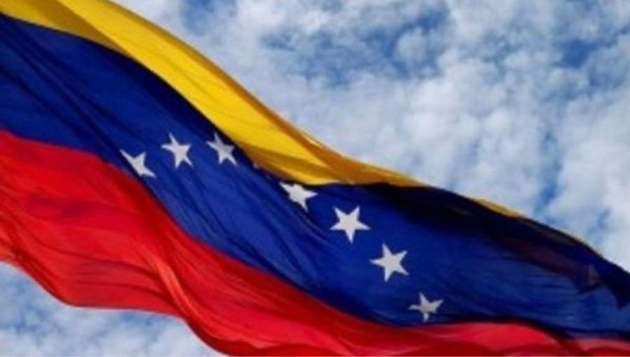 Hoy nos unimos al clamor de paz, libertad y justicia de nuestros hermanos venezolanos.  Un fuerte abrazo de solidaridad y fuerza para que no desfallezcan.