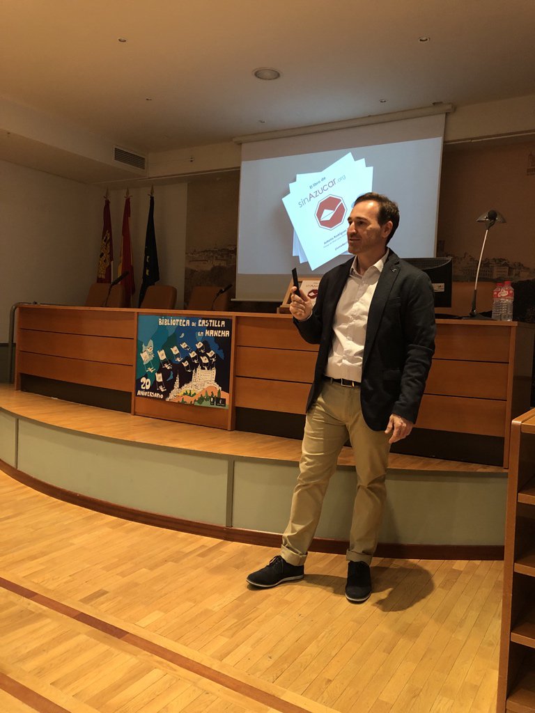 SinAzucarOrg's tweet photo. Empezamos con la presentación de El libro de #sinAzucarOrg
#Toledo https://t.co/9TFoV3Cx4r