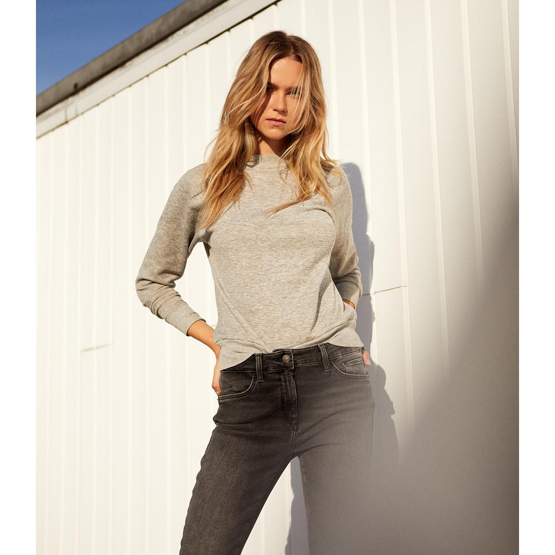 mavijeans's tweet photo. Friday casual ✋.| Shop: https://t.co/8L70O1AtDl | #moveinmavi #mavijeans https://t.co/wP6yTqoDgr