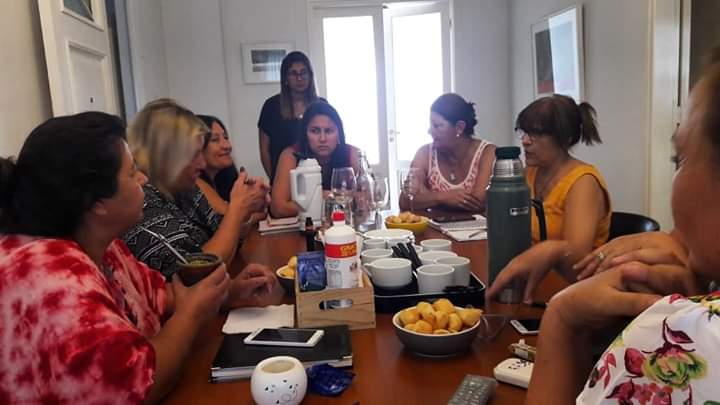 EdyBravo4's tweet photo. Cuando una mujer entra en la política cambia la mujer. Si muchas mujeres entran en la política cambia la política. https://t.co/1YmfqRruDq