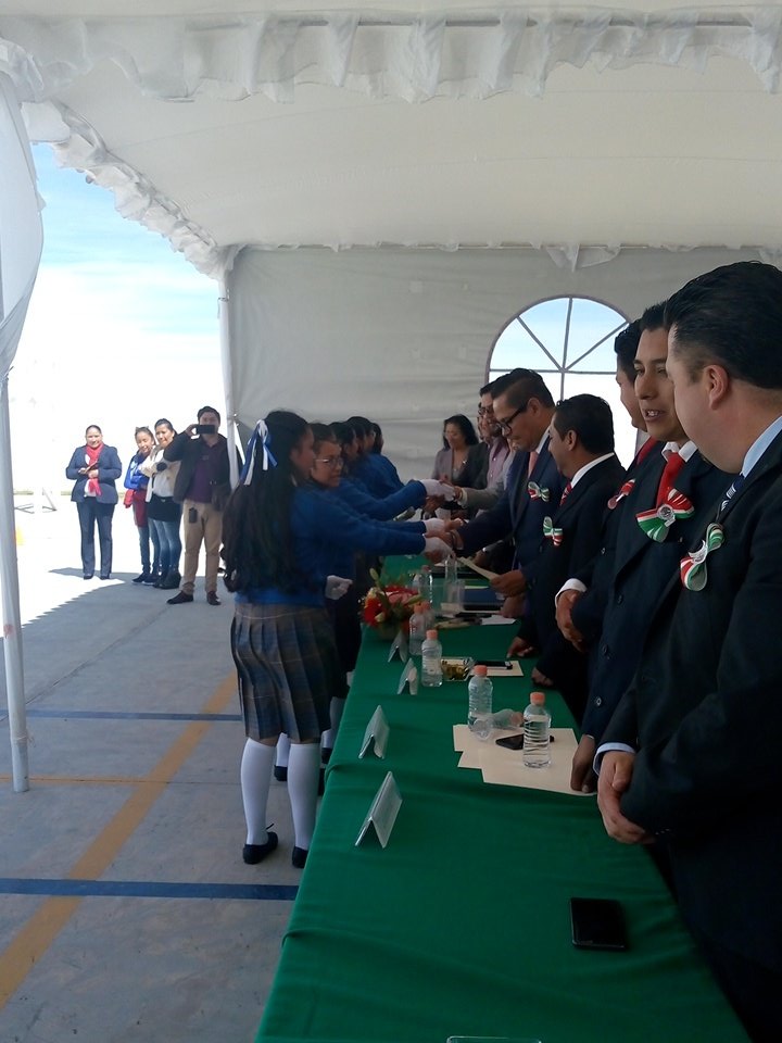 Sup007BT's tweet photo. Reciben su reconocimiento la escolta del CBT 3 Toluca https://t.co/MlCv65d9mO