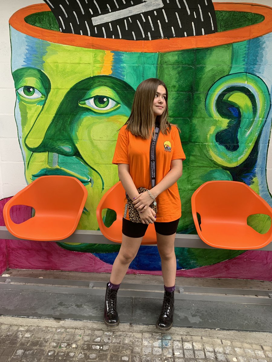 maisa's tweet photo. tudo laranja https://t.co/5wyUuFn9Ai