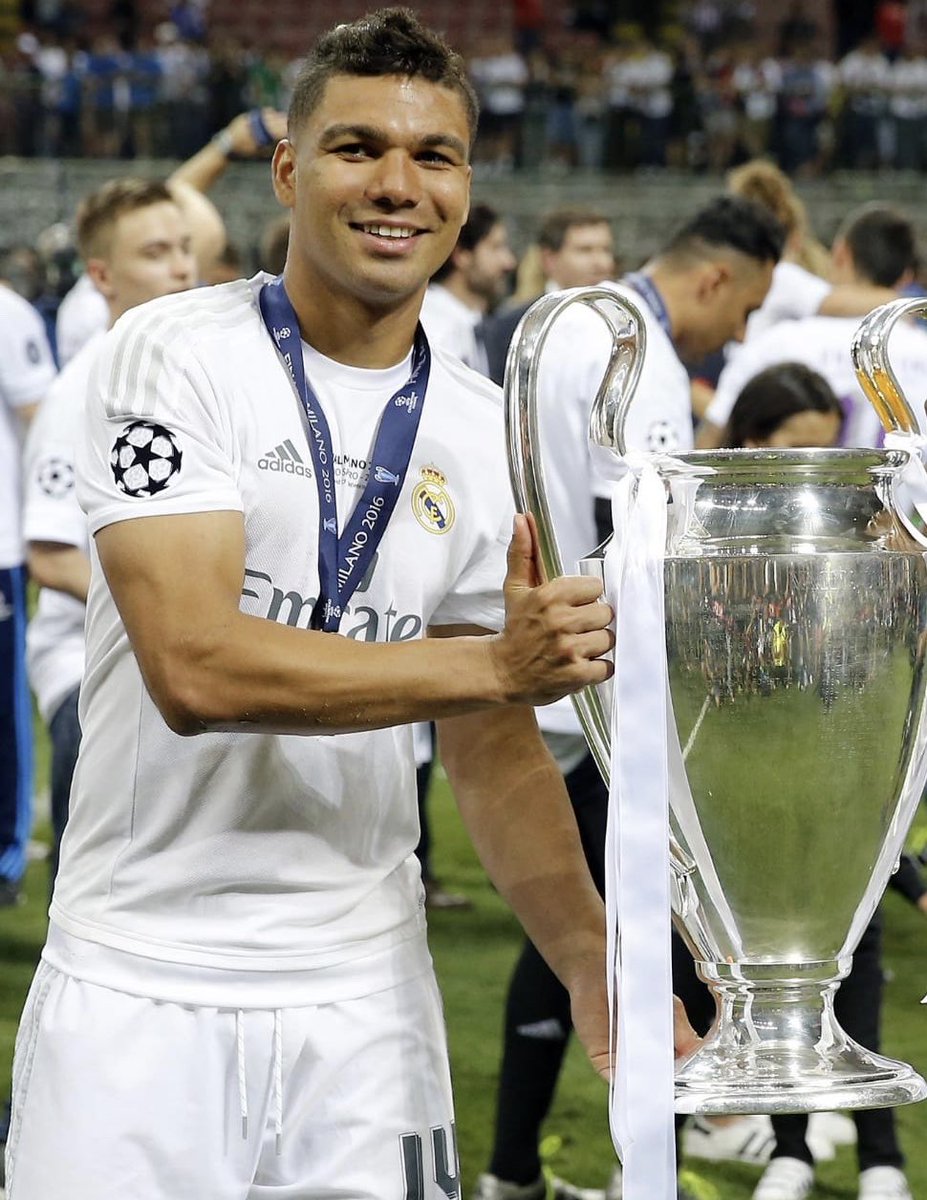 Casemiro's tweet photo. #1000DiasCampeonesDeEuropa ¡Qué orgullo y qué responsabilidad vestir esta camiseta! ¡Hala Madrid! https://t.co/vBE8Xi8TyG