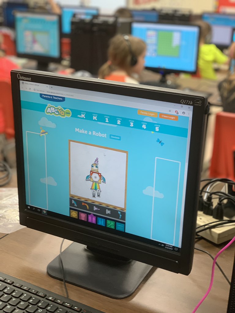 setechteacher's tweet photo. Kindergarten is reading βDOLL-E 1.0β by @ShandaMcCloskey then going on @ABCyaGames to make a robot and Magic Mirror paint to draw a robot!! ππ€π¨π #havingfunintechclass #robotbook #technologybook https://t.co/X2BfGzZVzN