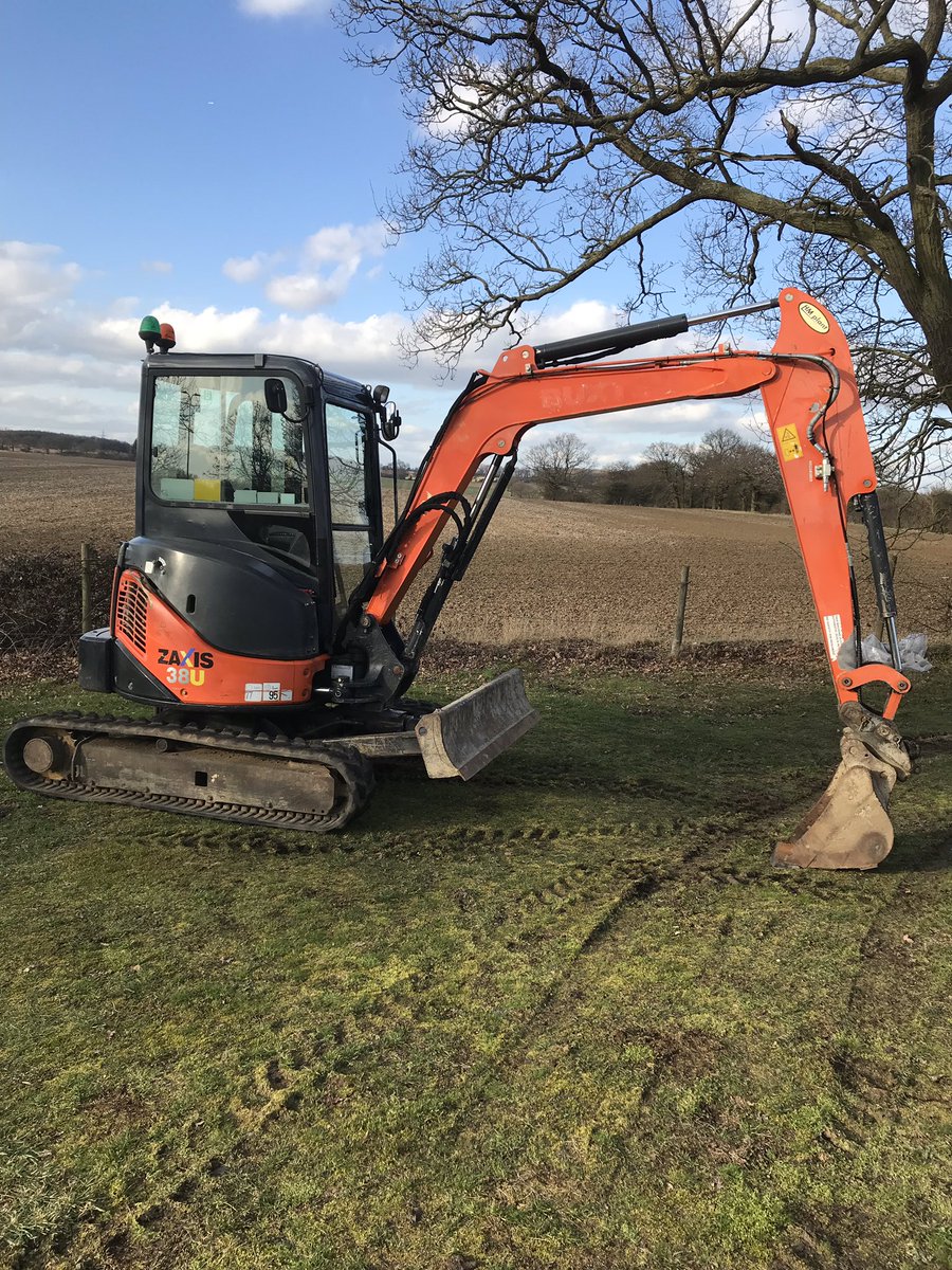 TradePriceFL's tweet photo. 2011 Hitachi 38 excavator U 6700 hours from new choice of 4 to choose from come direct from company     Any inspection welcomed £12,500 + VAT for more info please contact us https://t.co/2Fic67VTLu