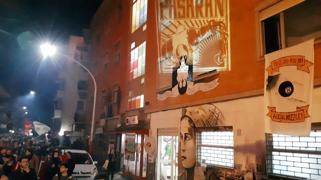 Il corteo partecipatissimo arriva ora a <a href="/Puzzle_lab/">Lab! Puzzle</a>.

#ValerioVerbano 
#valeriovive
#22febbraio2019corteo 

[Diretta streaming del corteo su radiosonar.net]