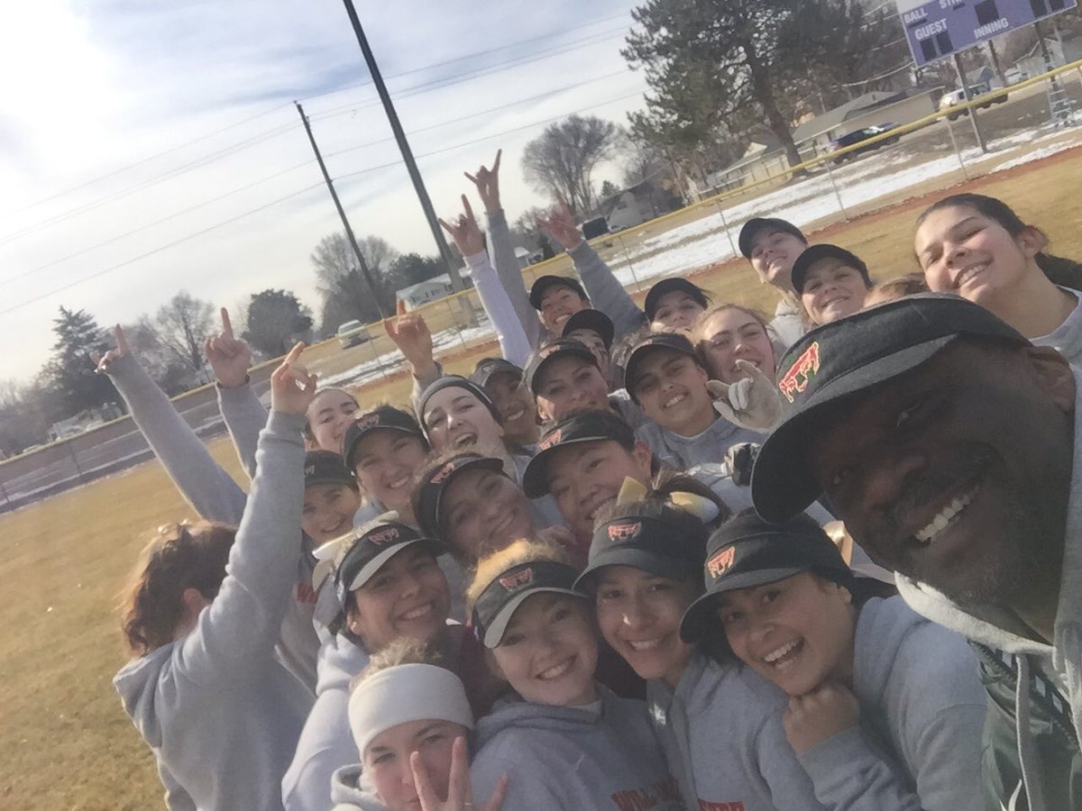 coach_damo24's tweet photo. Game day!!! Love this crew! #yeahwuwu https://t.co/oBHZ3vrFrO